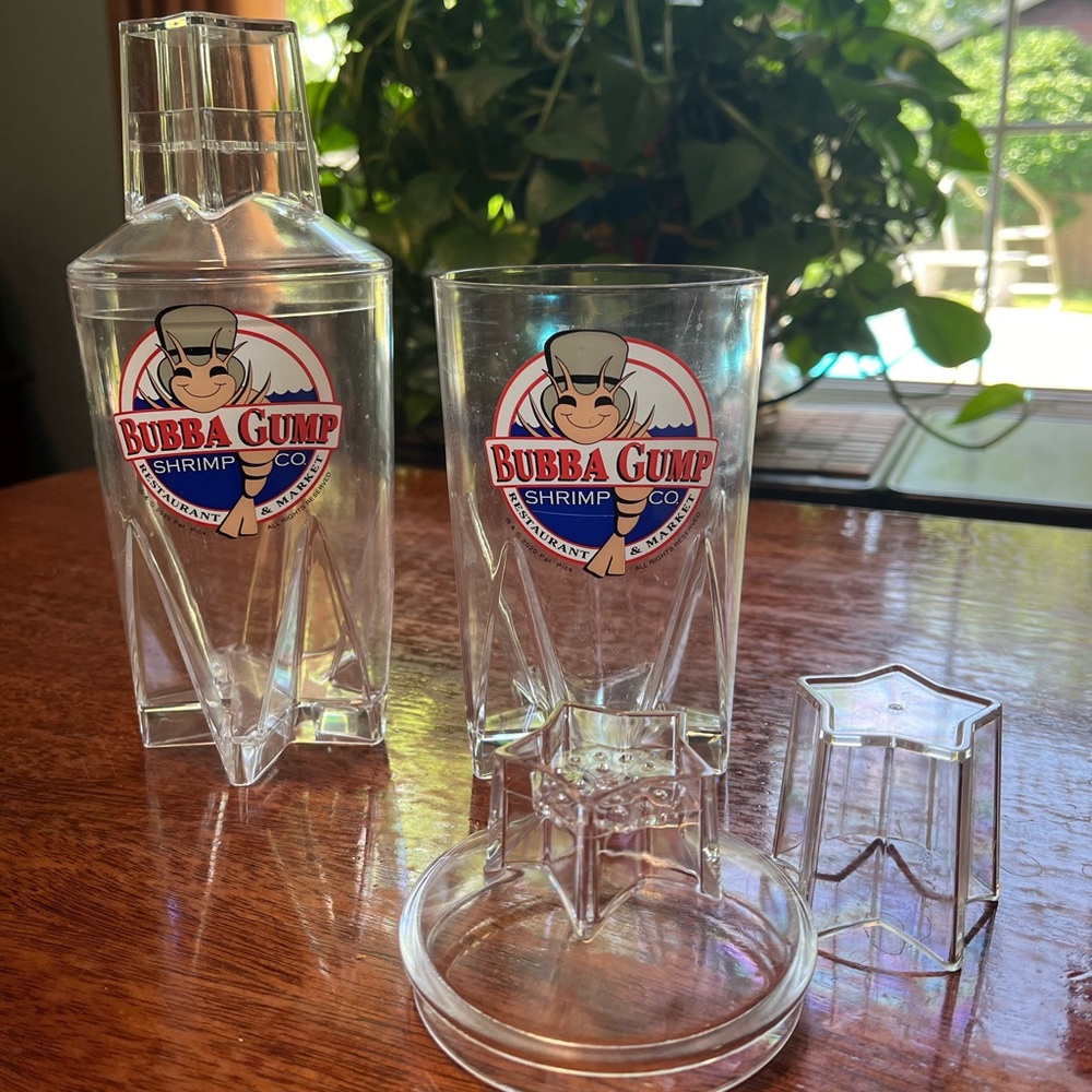 EUC Two Bubba Gump Shrimp Co Restaurant&Market Souvenir Cocktail Shaker Glasses